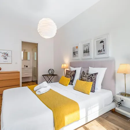 Renting - Rossetti - Modern Haven Heart Of Old *