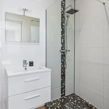 Renting - Rossetti - Modern Haven Heart Of Old Apartment Nice